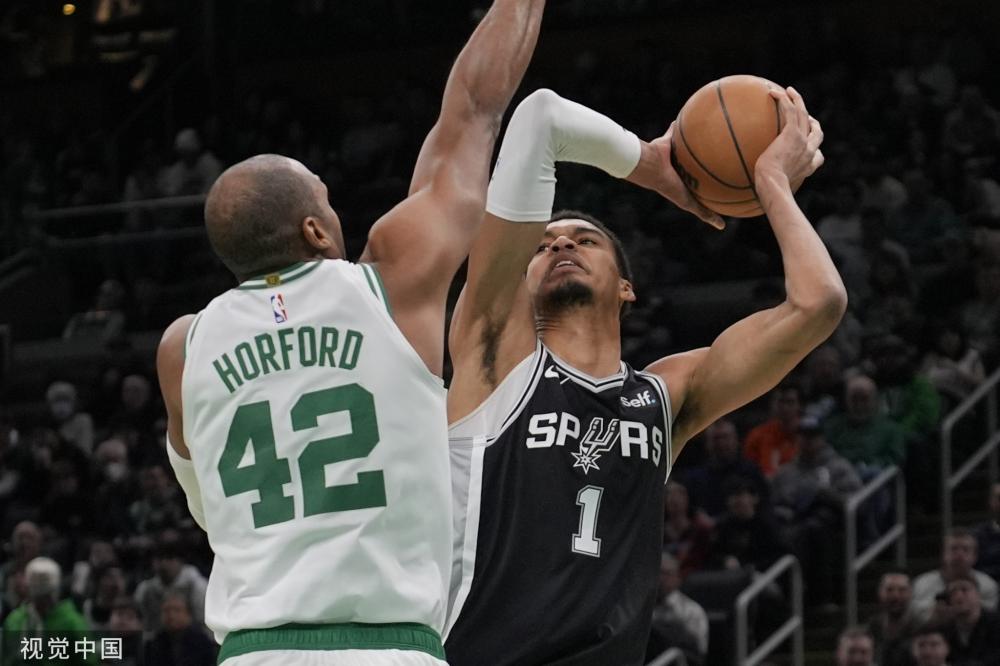 綠茵環繞的 綠茵環繞的